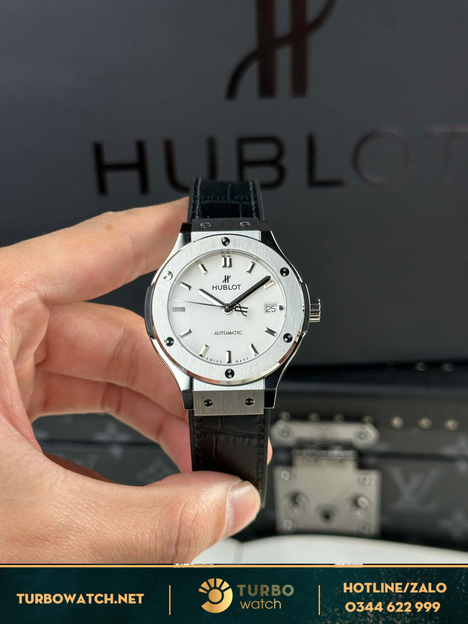 Đồng hồ Hublot Classic Fusion 38mm titanium mặt trắng