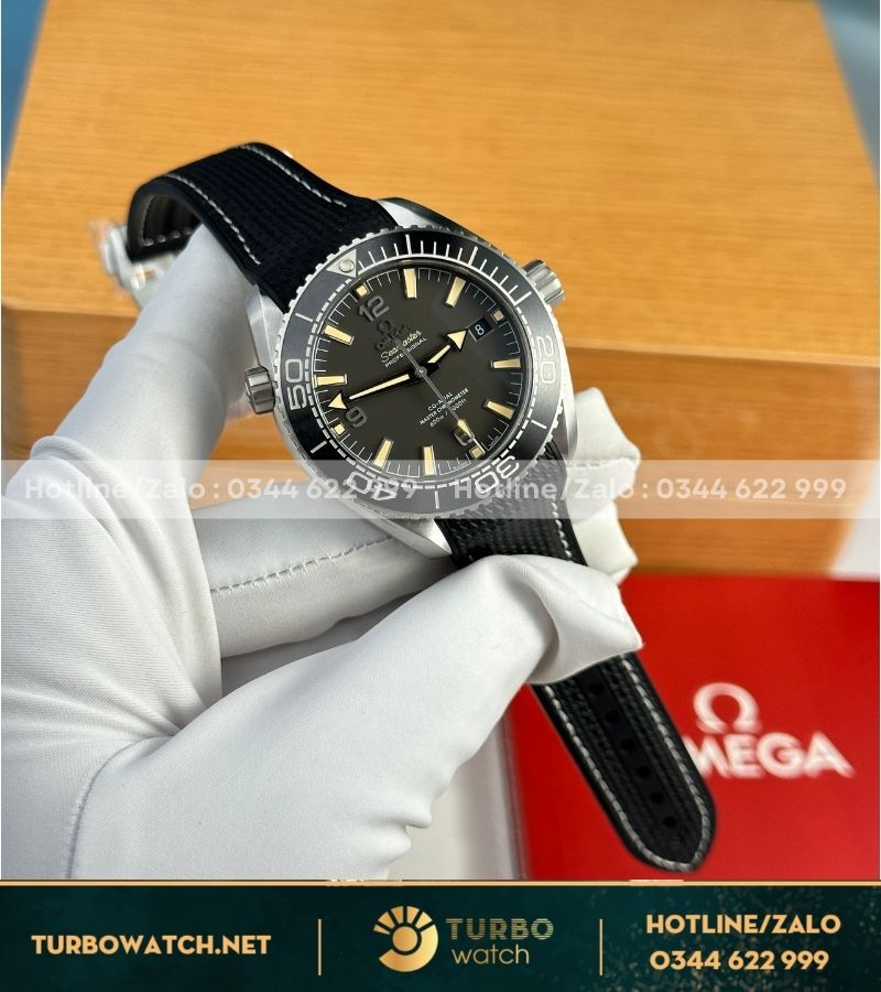 Đồng hồ Omega Seamaster Planet Ocean 600M mặt đen