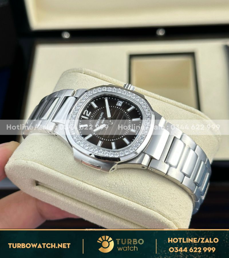 Đồng hồ Patek Philippe Nautilus 7010 vàng trắng mặt đen fake