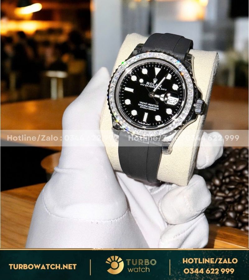 Đồng hồ Rolex Yatch master độ viền moissanite baguette