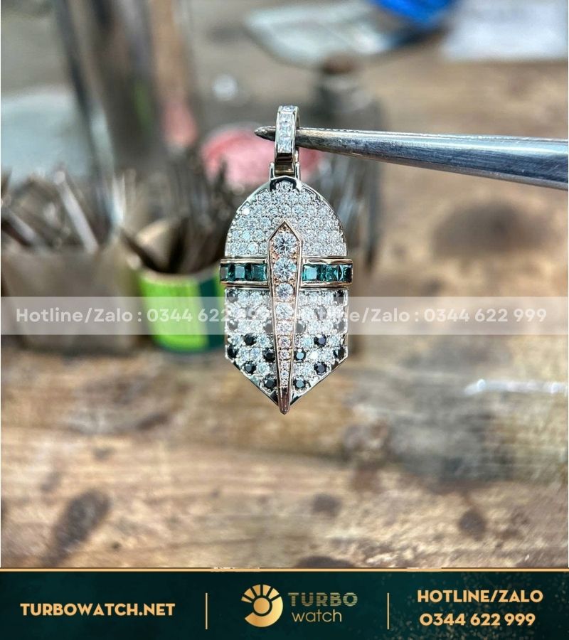 Mặt dây chuyền chiến binh chế tác vàng 10k,kim moissanite DC030