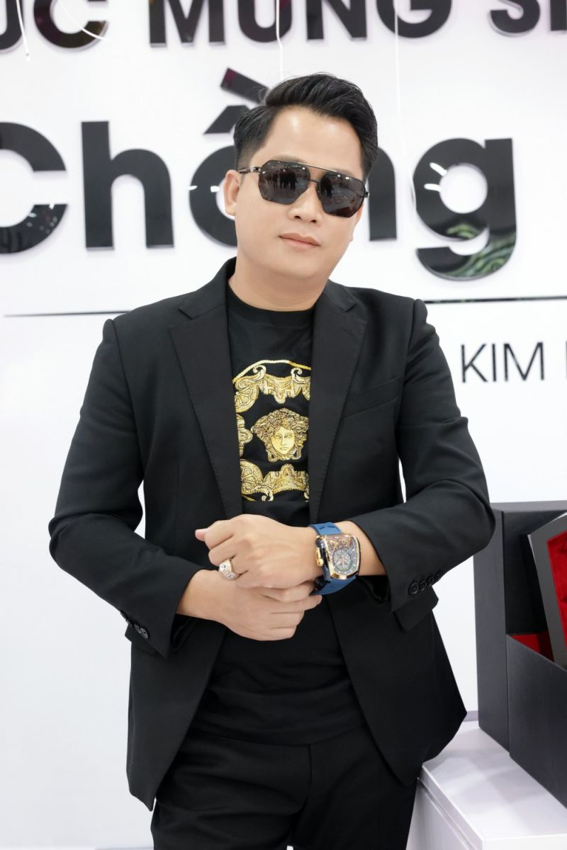 Hoàng Kim Khánh – nam đại gia vừa được vợ tặng cho siêu đồng hồ