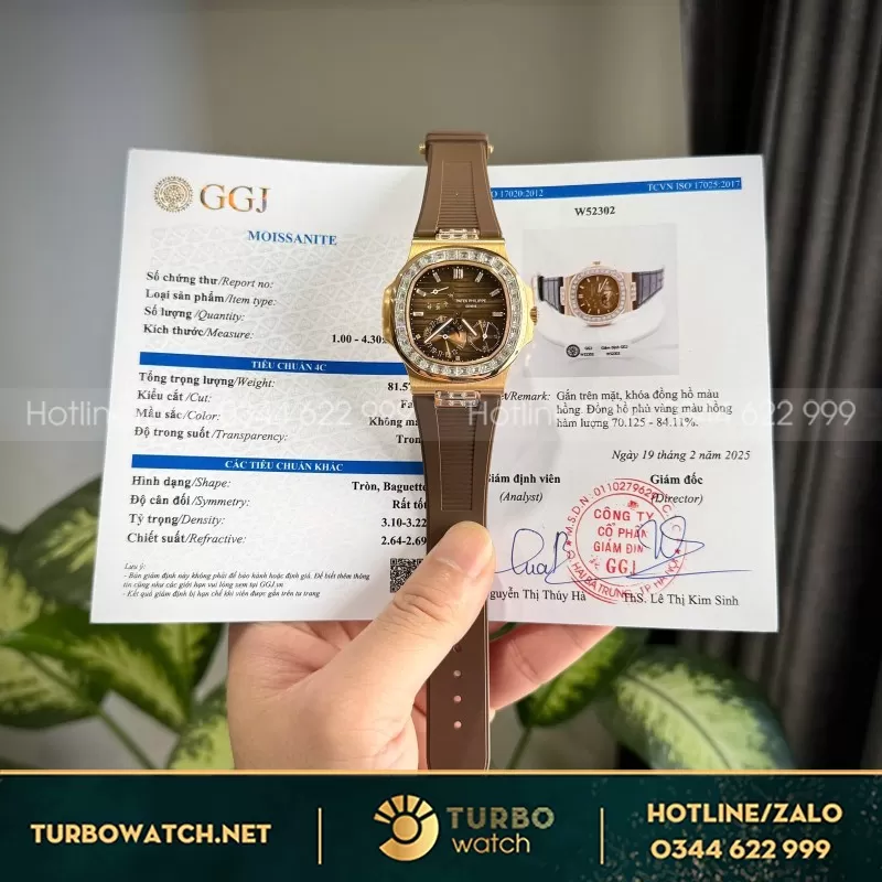 Đồng Hồ Patek Philippe Nautilus 5724 Rep 11 Mạ Vàng Chạy Full Chức Năng PPF V3 40mm