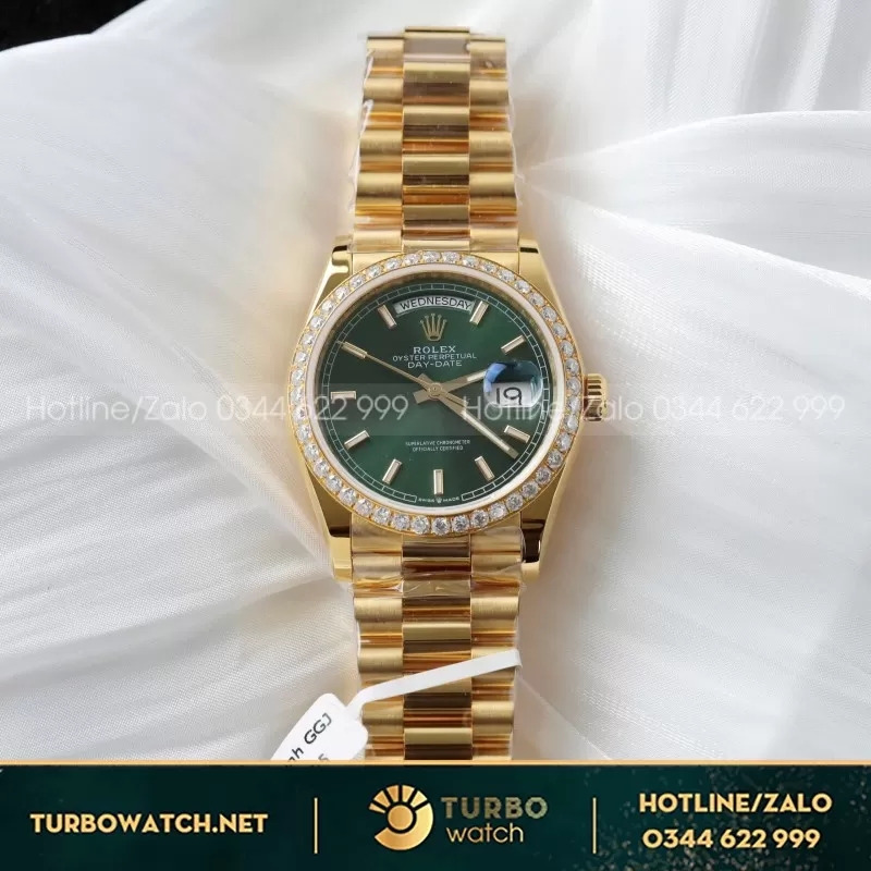 Đồng Hồ Rolex Day-Date Mặt Xanh Lá Cây Chế Tác Bọc Vàng Thật Đính Moissanite Hong Kong 36mm