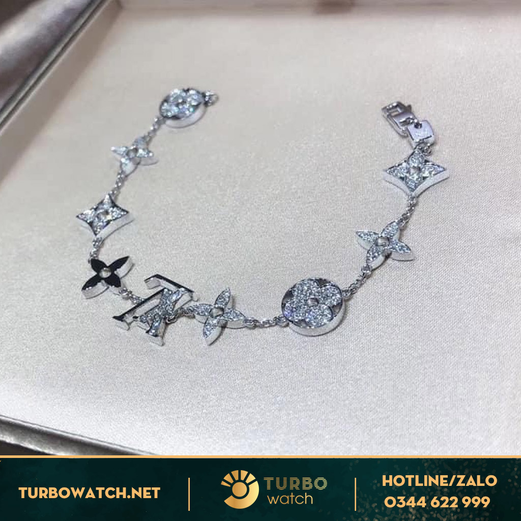 Hãy khoe sự sang trọng và đẳng cấp của bạn với chiếc đồng hồ Louis Vuitton vàng 18k kim cương. Không chỉ là một món đồ trang sức, đây là niềm tự hào của chủ sở hữu và biểu tượng của sức mạnh và giàu có.