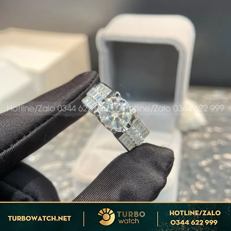 Nhẫn Nam Thiết Kế Vàng 18K Viên Chủ 10Ly Kim Cương Lad