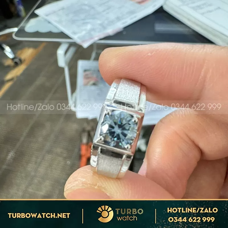 Ổ Nhẫn Vàng Trắng 18K Đá Moissanite Xanh