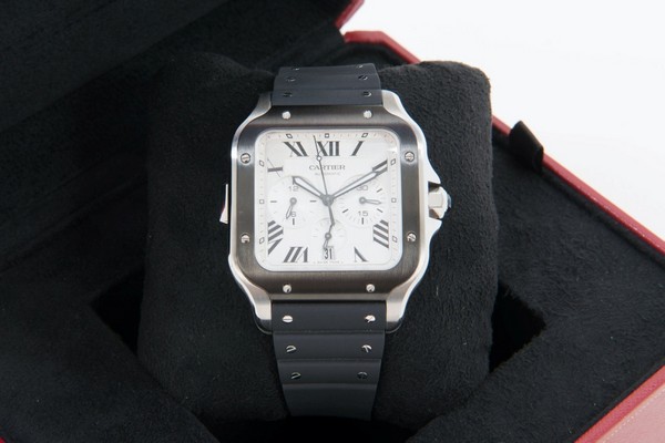 Cartier Santos de Cartier Chronograph Replica sở hữu bộ máy chất lượng và bền bỉ