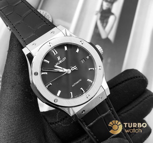 Mẫu đồng hồ Hublot Classic Fusion Black 42mm fake 1 thiết kế đẹp